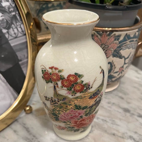 Vintage Japanese Peacock Vase - Picture 3 of 4